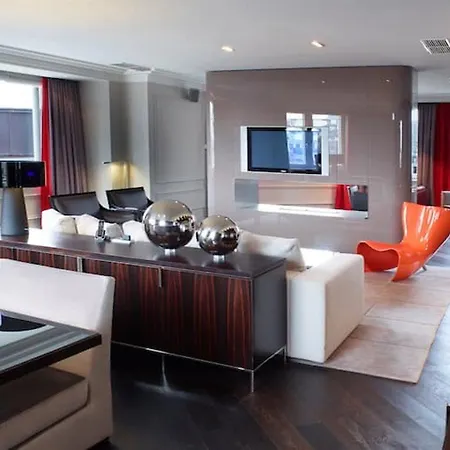 Hilton Grand Place 4*