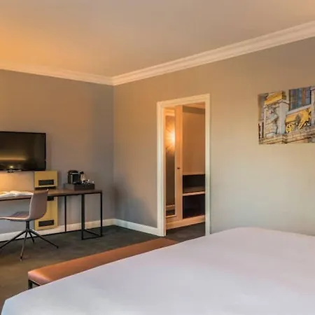 Hilton Grand Place 4*