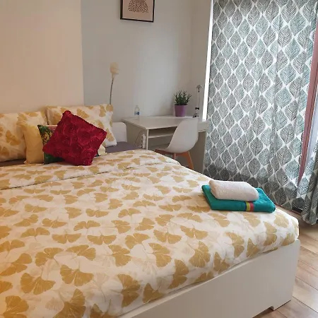 2 Bedroom With A Rooftop Terrace On 3rd Floor