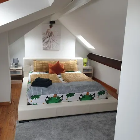 2 Bedroom With A Rooftop Terrace On 3rd Floor *