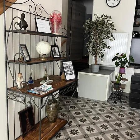 Au Marolles Atomium Homestay