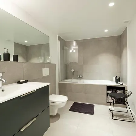 Superb 1 Bedroom With Garden At Chatelain Apartment Brussels