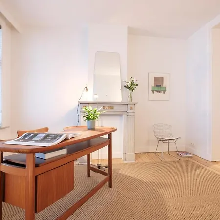 Superb 1 Bedroom With Garden At Chatelain Apartment *