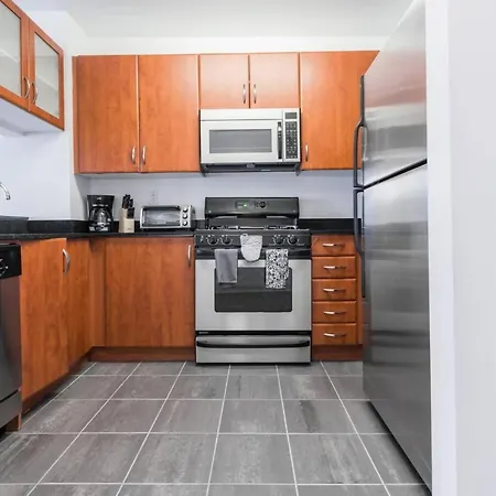 Lovely Newly Renovated Flat *