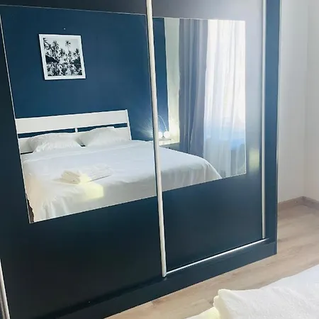 Lovely 2 Bedrooms Apartment *