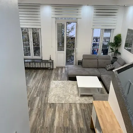 Duplex Situe A 2min De La Gare Du Nord Apartamento