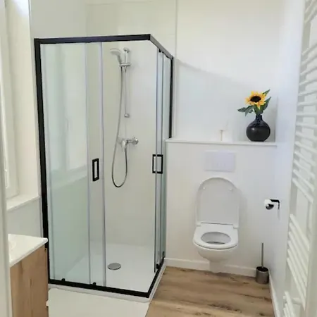 Brand New With Private Bathroom And Balcony-terrasse *