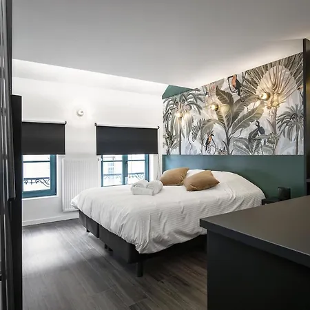 Secret Walls 3* בריסל