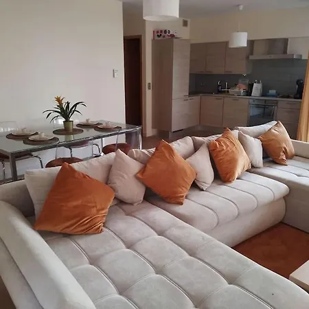 Beautiful 2br/2bar Apartement In European District