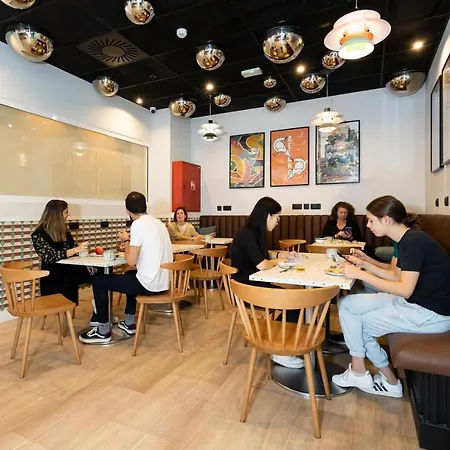 Latroupe Grand Place * בריסל