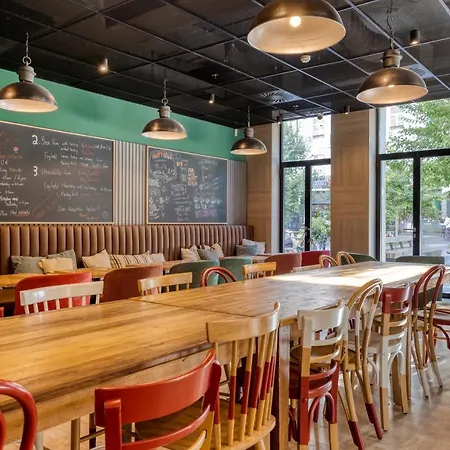 Latroupe Grand Place מלון *