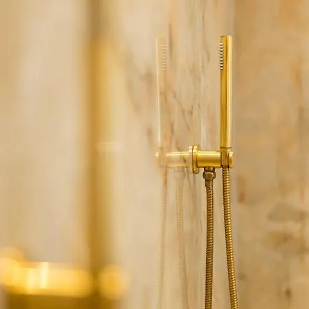 Luxury 3 Bedrooms Townhouse In Perfect Location בריסל