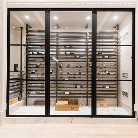 Luxury 3 Bedrooms Townhouse In Perfect Location * בריסל