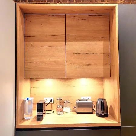 Casa de hóspedes Brand New Iris With Private Bathroom And Balcony 4*