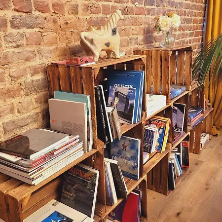 Casa de hóspedes Brand New Iris With Private Bathroom And Balcony Bruxelas