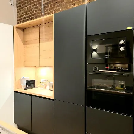 Brand New Iris With Private Bathroom And Balcony Casa de hóspedes 4*