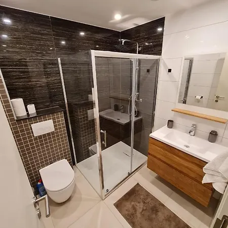 Modern At European Quarter Apartment *
