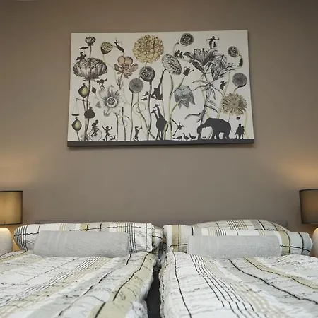 Modern At European Quarter Apartment