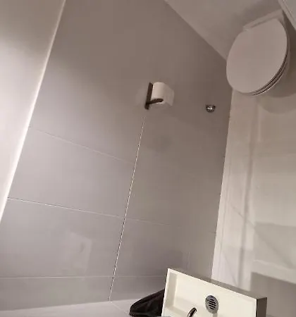 Luise Hollywood Bruksela