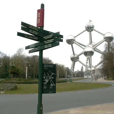 Atomium Apartment