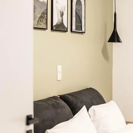 Quartier Louise Apartment *