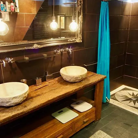 My House In * בריסל