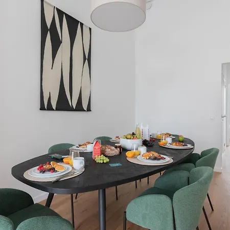 Sweet - Churchill Apartment