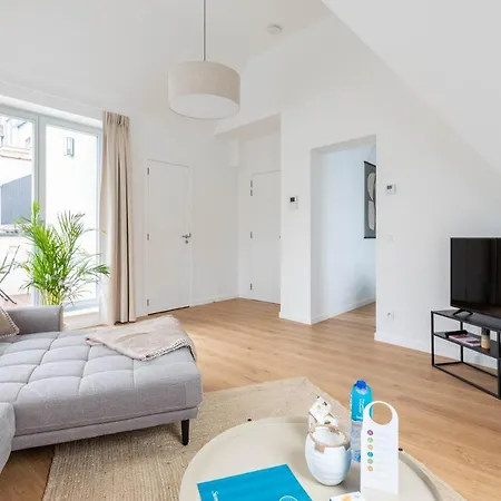 Sweet - Churchill Apartment