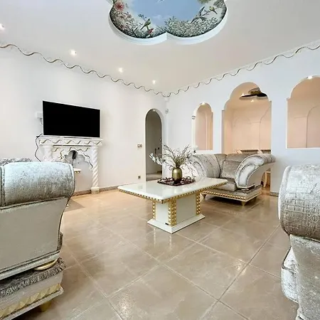 Appartamento Luxurious In The Center Of *