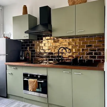 Lovely 2-bedroom Duplex W/ Balcony In