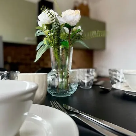 Lovely 2-bedroom Duplex W/ Balcony In Bruselas