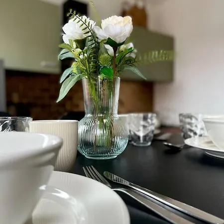 Lovely 2-bedroom Duplex W/ Balcony In Brüksel