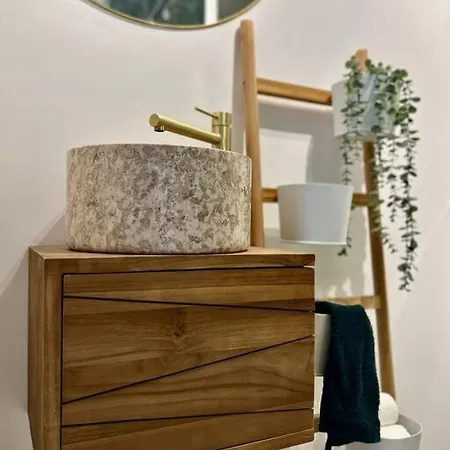 Daire Lovely 2-bedroom Duplex W/ Balcony In Brüksel