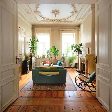 Charming And Spacious House With Leafy Private Garden Close To Historical Center Of Appartement Bruxelles