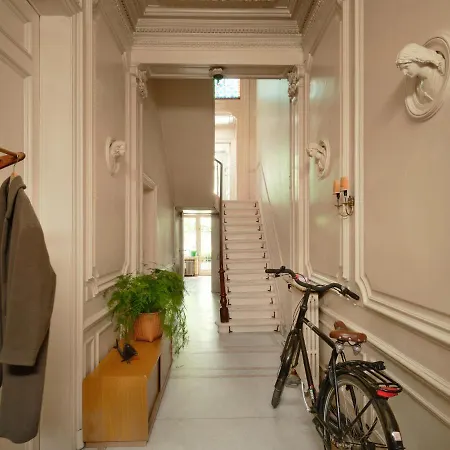 Charming And Spacious House With Leafy Private Garden Close To Historical Center Of