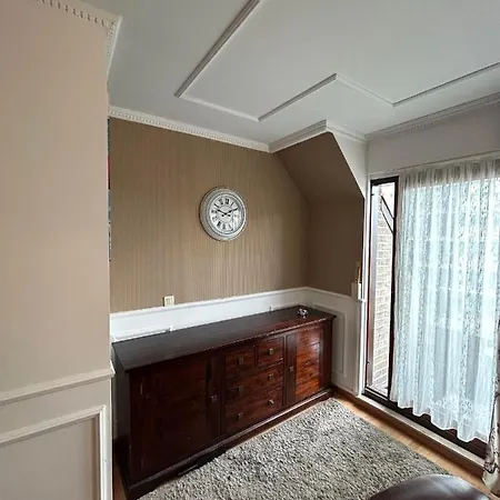 Un Duplex Chic Pour Une Experience Unique A Cote De La Basilique Bruxelles