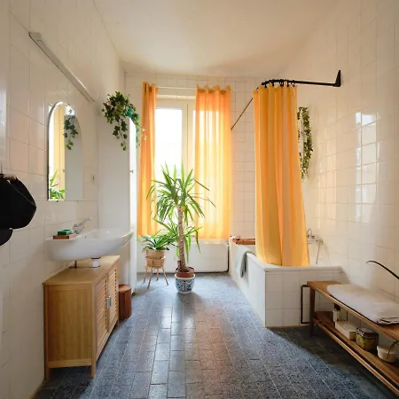 Charming And Spacious House With Leafy Private Garden Close To Historical Center Of * Bruxelles