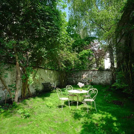 Charming And Spacious House With Leafy Private Garden Close To Historical Center Of Appartement *