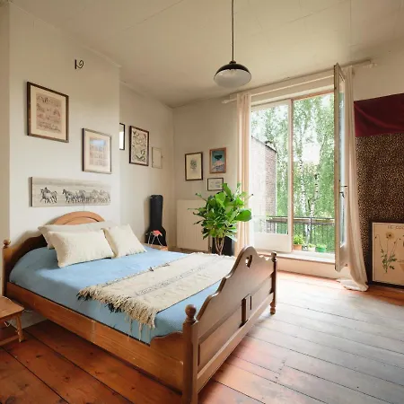 Charming And Spacious House With Leafy Private Garden Close To Historical Center Of Bruxelles