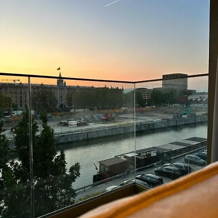 Canal View One Bedroom Flat Apartment *
