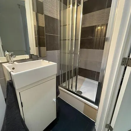 1 Apartment *