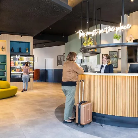 Novotel Off Grand Place Отель Брюссель