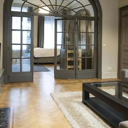 Daire Chic 3-bedroom For Rent To Professionals In Ixelles Brüksel