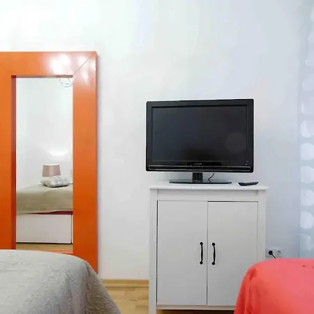 Luxury 2 Bedroom *