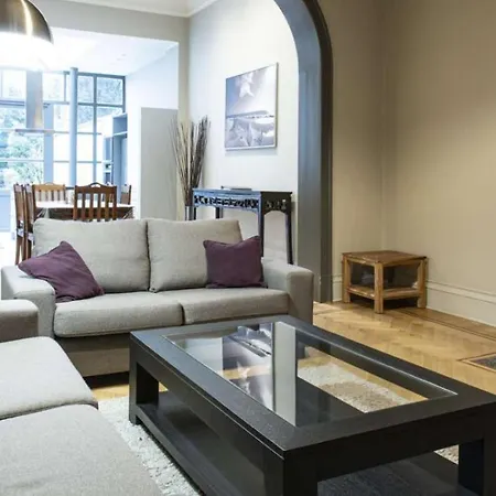 Chic 3-bedroom For Rent To Professionals In Ixelles Daire Brüksel