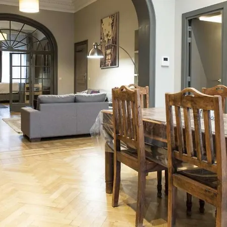 Chic 3-bedroom For Rent To Professionals In Ixelles *