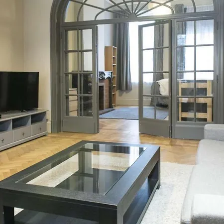 Daire Chic 3-bedroom For Rent To Professionals In Ixelles Brüksel