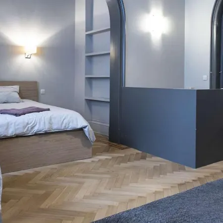 Chic 3-bedroom For Rent To Professionals In Ixelles * Brüksel