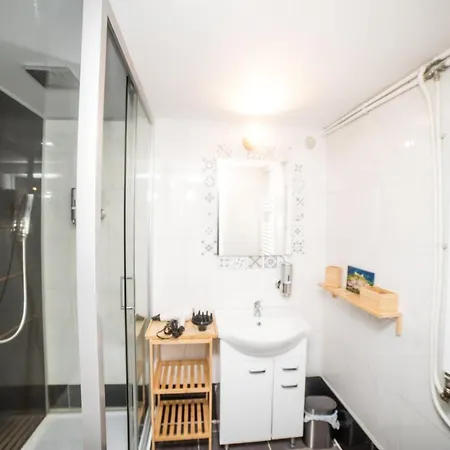 Apartment Centre Hidden Gem! For Up To 3 People
