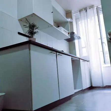 Cozy With Share The Bathroom And Kitchen